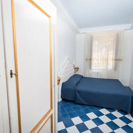 Moon'n Sea Bed & Breakfast Minori